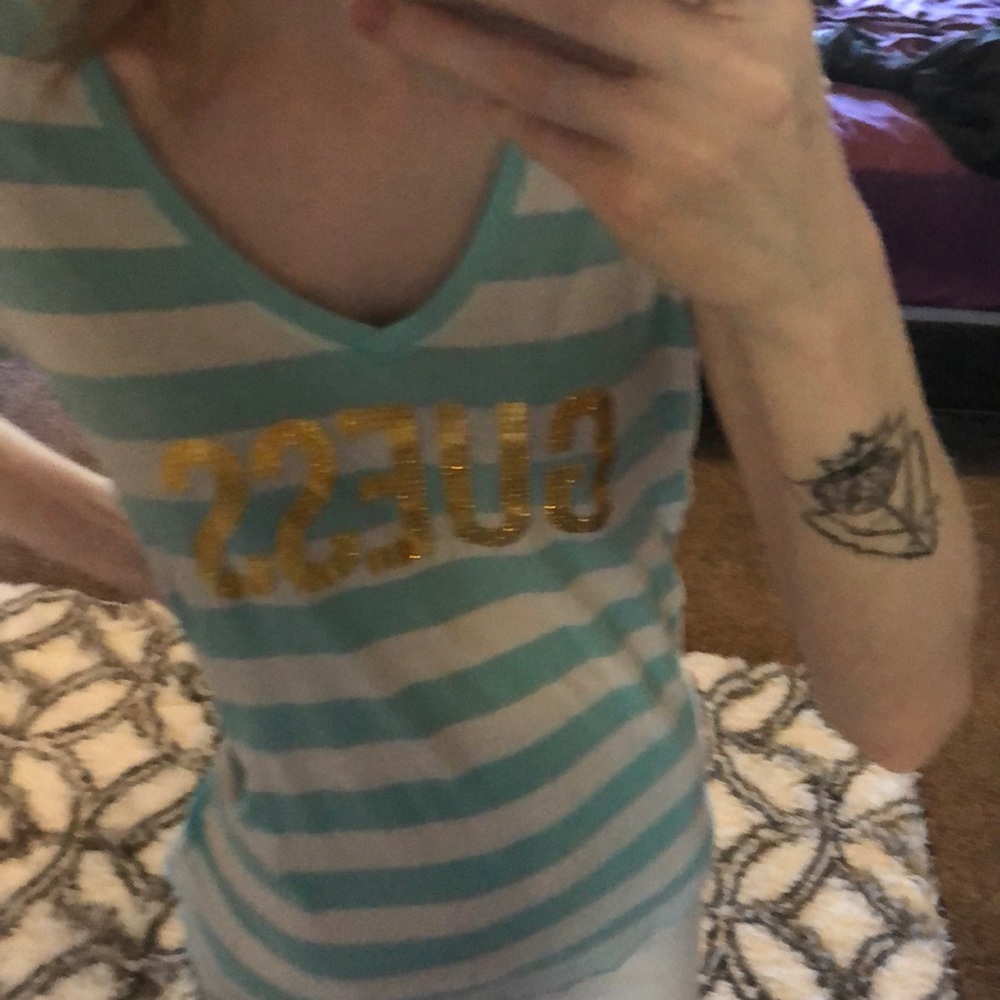 ⚜️Guess t shirt